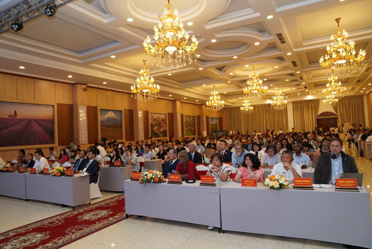 Các đại biểu tham dự hội nghị.