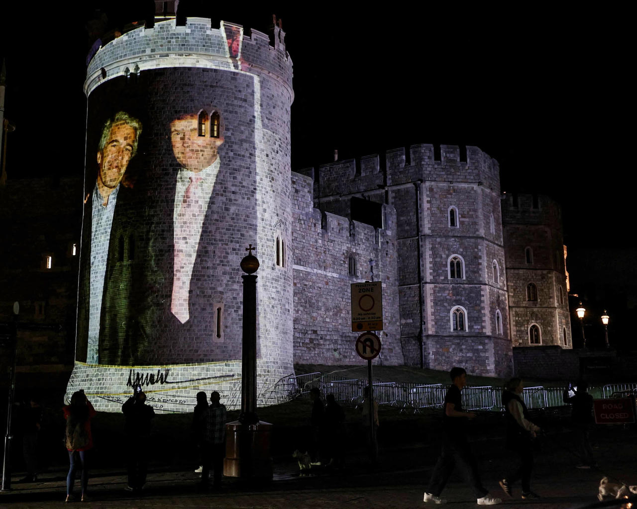 4 người bị bắt vì chiếu hình ông Trump và Epstein lên Lâu đài Windsor 