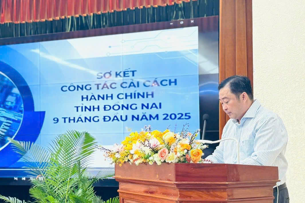 Ông Nguyễn Hữu Định, Giám Đốc Sở Nội vụ tỉnh Đồng Nai phát biểu tại hội nghị tổng kết.