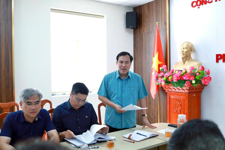 Ông Nguyễn Thường Sơn - Phó Bí thư Đảng uỷ, Chủ tịch UBND phường Xuân Đỉnh phát biểu tại buổi làm việc. (Ảnh: Tuấn Việt)