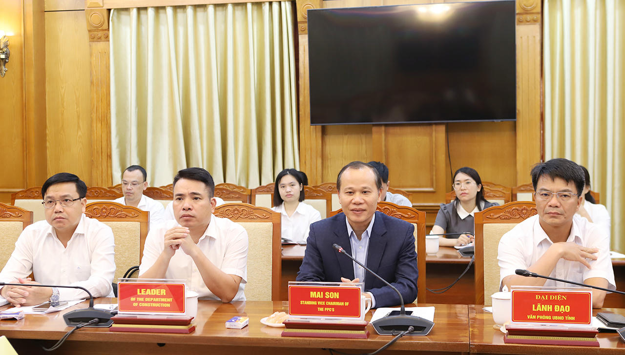 Phó Chủ tịch Thường trực UBND tỉnh Mai Sơn phát biểu tại buổi làm việc.