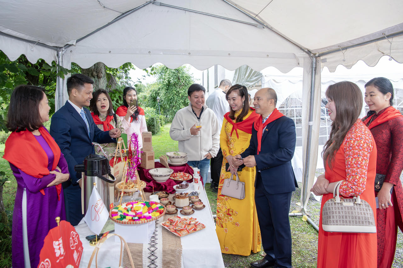 Những món ăn tiêu biểu từ ba miền đất nước được giới thiệu tại buổi lễ.