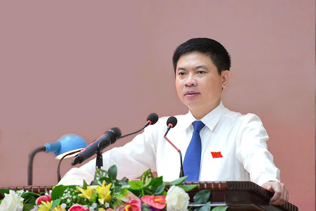 Ông Trương Quốc Huy - Bí thư Tỉnh ủy Ninh Bình phát biểu tại kỳ họp.