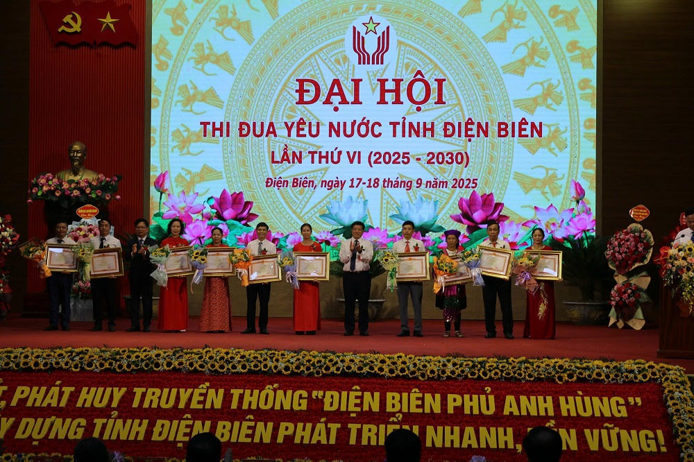 Biểu dương các tập thể, các nhân xuất sắc trong phong trào thị đua yêu nước tỉnh Điện Biên.