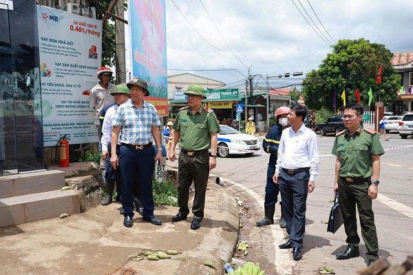 Chấn chỉnh lấn chiếm lòng, lề đường sau vụ tai nạn đặc biệt nghiêm trọng tại Quảng Trị