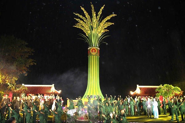 Vang mãi khúc tráng ca ‘Lời tri ân - Dòng sông hoa lửa’ 