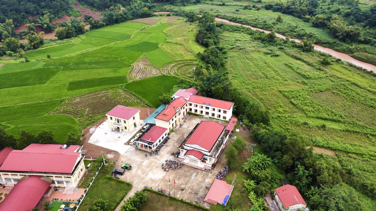 UBND xã Kiên Mộc nhìn từ trên cao (Ảnh: Thanh Tùng)