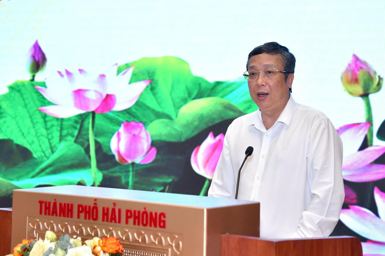 Thứ trưởng Bộ NN&MT Hoàng Trung phát biểu chỉ đạo tại Hội nghị.