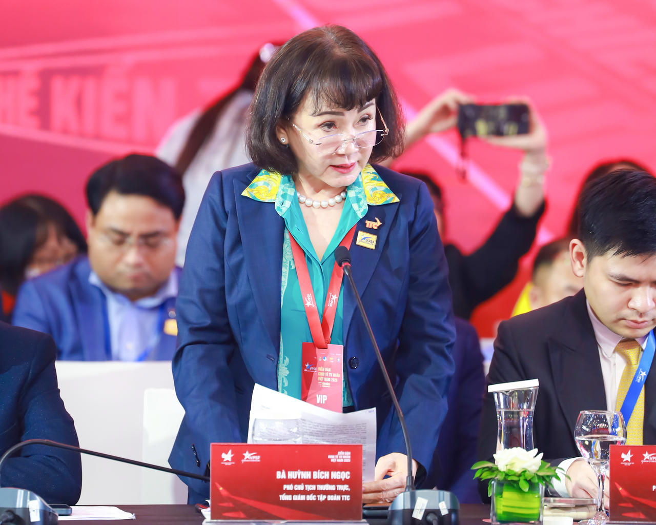 Bà Huỳnh Bích Ngọc - Phó Chủ tịch Thường trực, Tổng Giám đốc Tập đoàn TTC trình bày kiến nghị tại phiên đối thoại cấp cao.