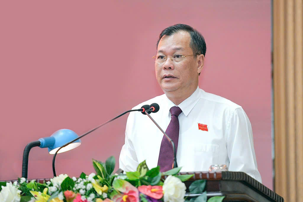 Ông Lê Quốc Chỉnh - Phó Bí thư Tỉnh ủy, Chủ tịch HĐND tỉnh Ninh Bình phát biểu khai mạc kỳ họp.