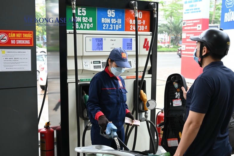 Giá xăng, dầu đồng loạt tăng từ 15h hôm nay