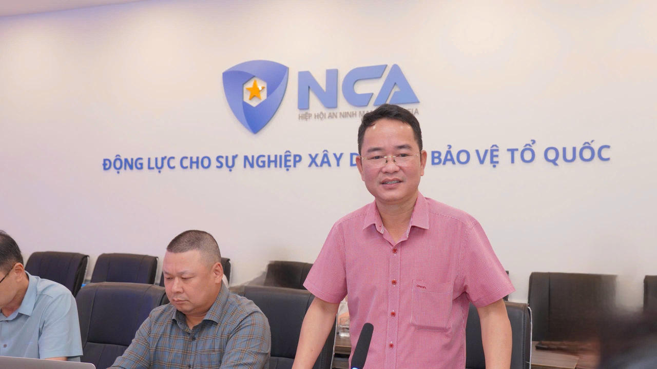 Tiến sĩ Vũ Hoài Nam - Tổng biên tập Báo Pháp luật Việt Nam -  tại cuộc họp thành viên tiên phong của Liên minh Niềm tin số.