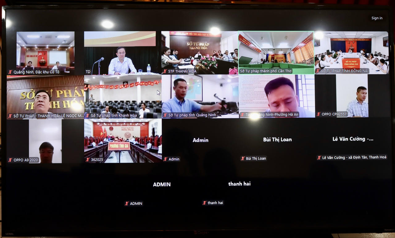 Tọa đàm tổ chức hình thức trực tiếp kết hợp trực tuyến.