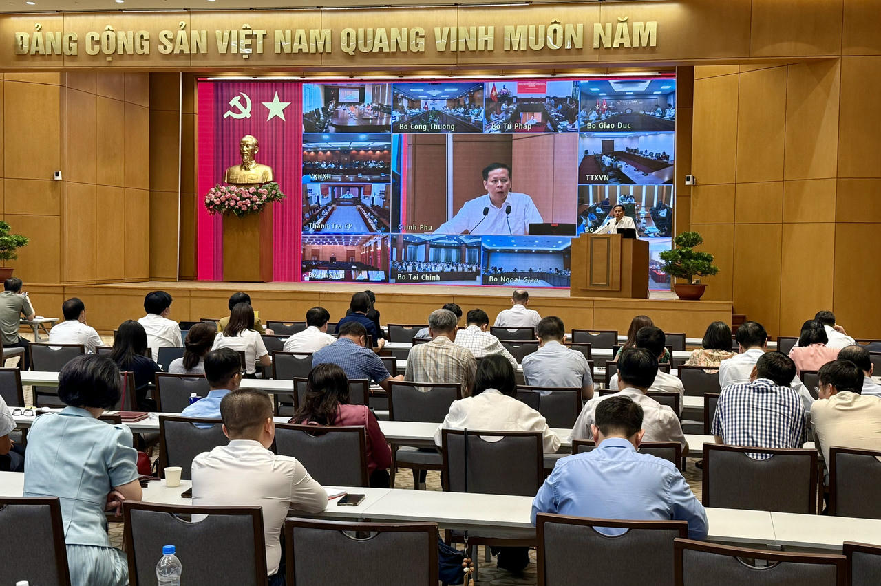 Quán triệt, triển khai thực hiện quy định, chỉ thị, hướng dẫn của Trung ương về thi hành Điều lệ Đảng