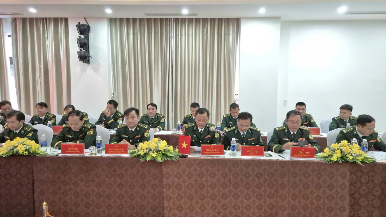 Các đại biểu tham dự hội đàm.