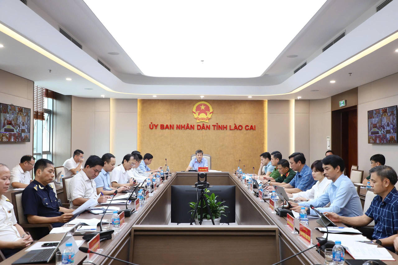 Các đại biểu dự hội nghị tại điểm cầu UBND tỉnh. (Ảnh: laocai.gov.vn)