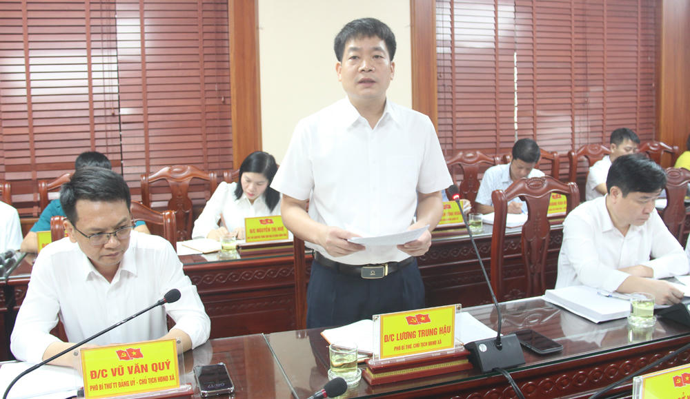 Chủ tịch UBND xã Gia Bình Lương Trung Hậu phát biểu tại hội nghị.