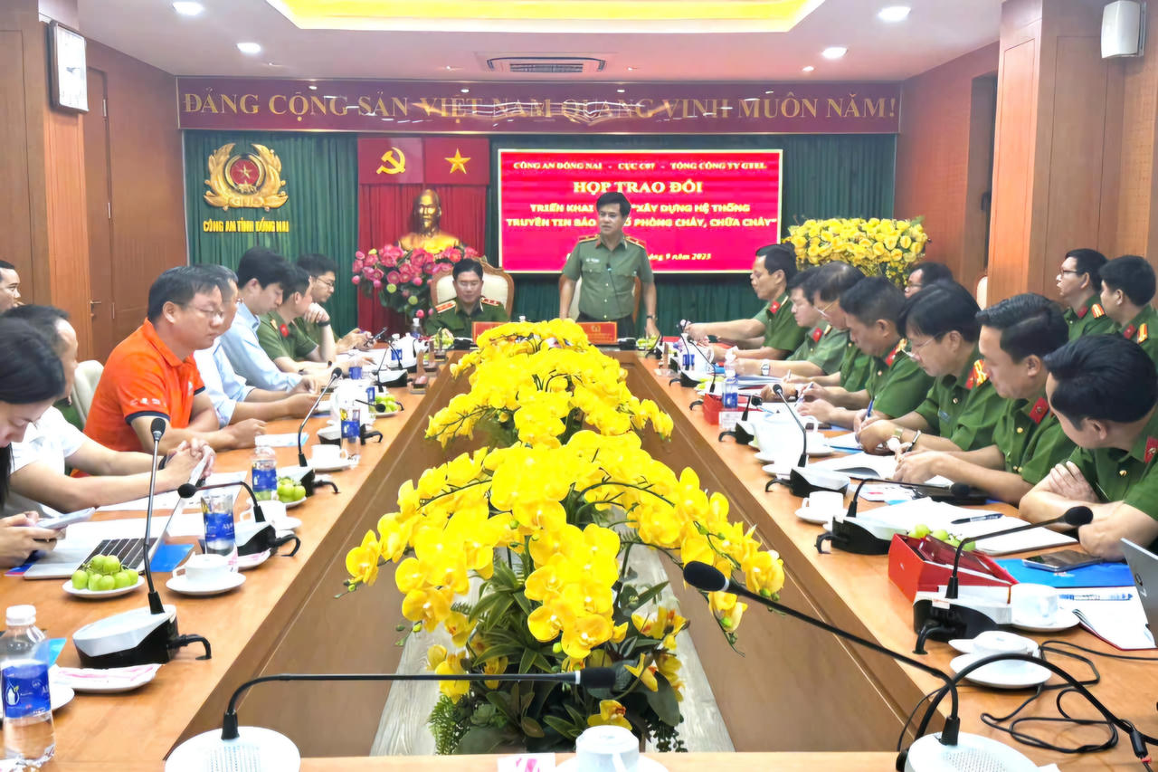 Thiếu tướng Nguyễn Đức Hải - Giám đốc Công an tỉnh Đồng Nai chủ trì buổi làm việc với Cục Cảnh sát PCCC&CNCH và GTEL.