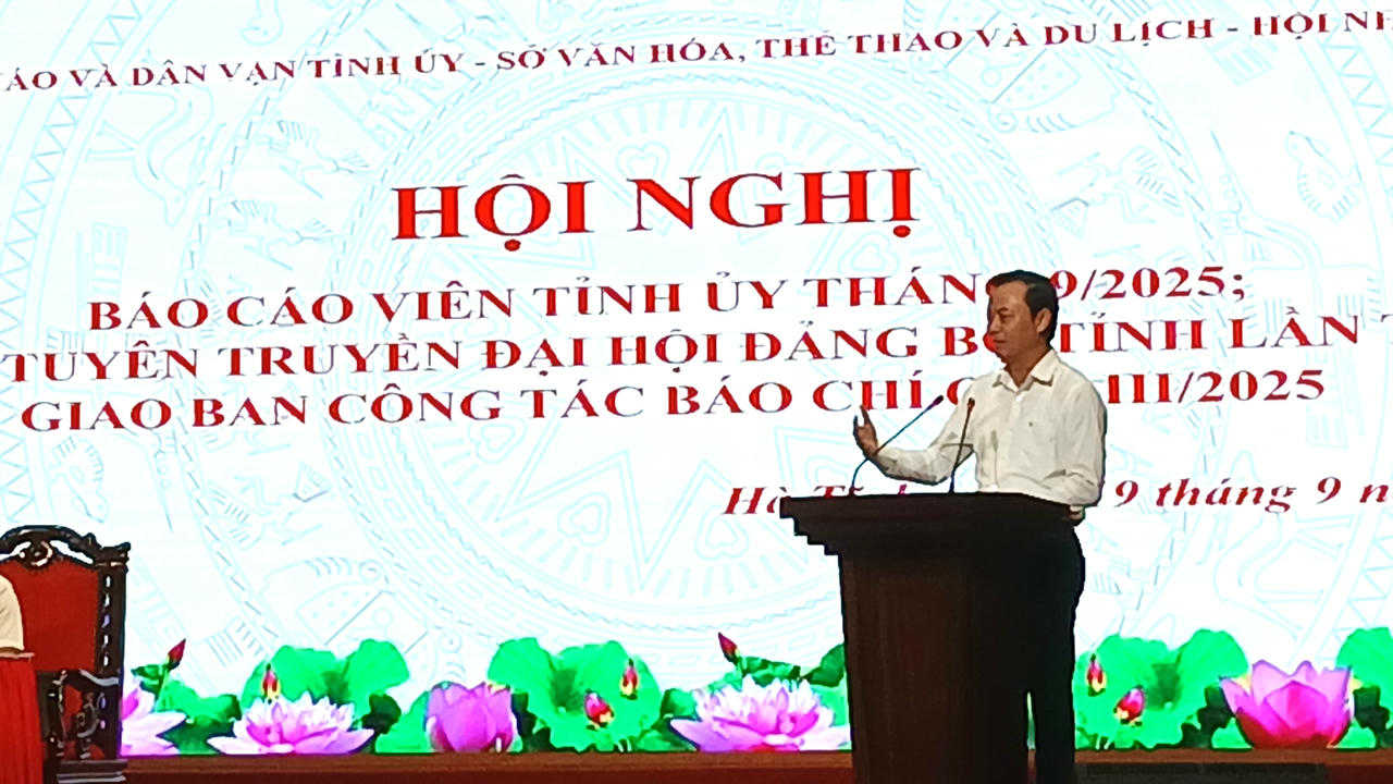 Ông Hà Văn Hùng-Trưởng ban Tuyên giáo và Dân vận Tỉnh ủy Hà Tĩnh phát biểu.