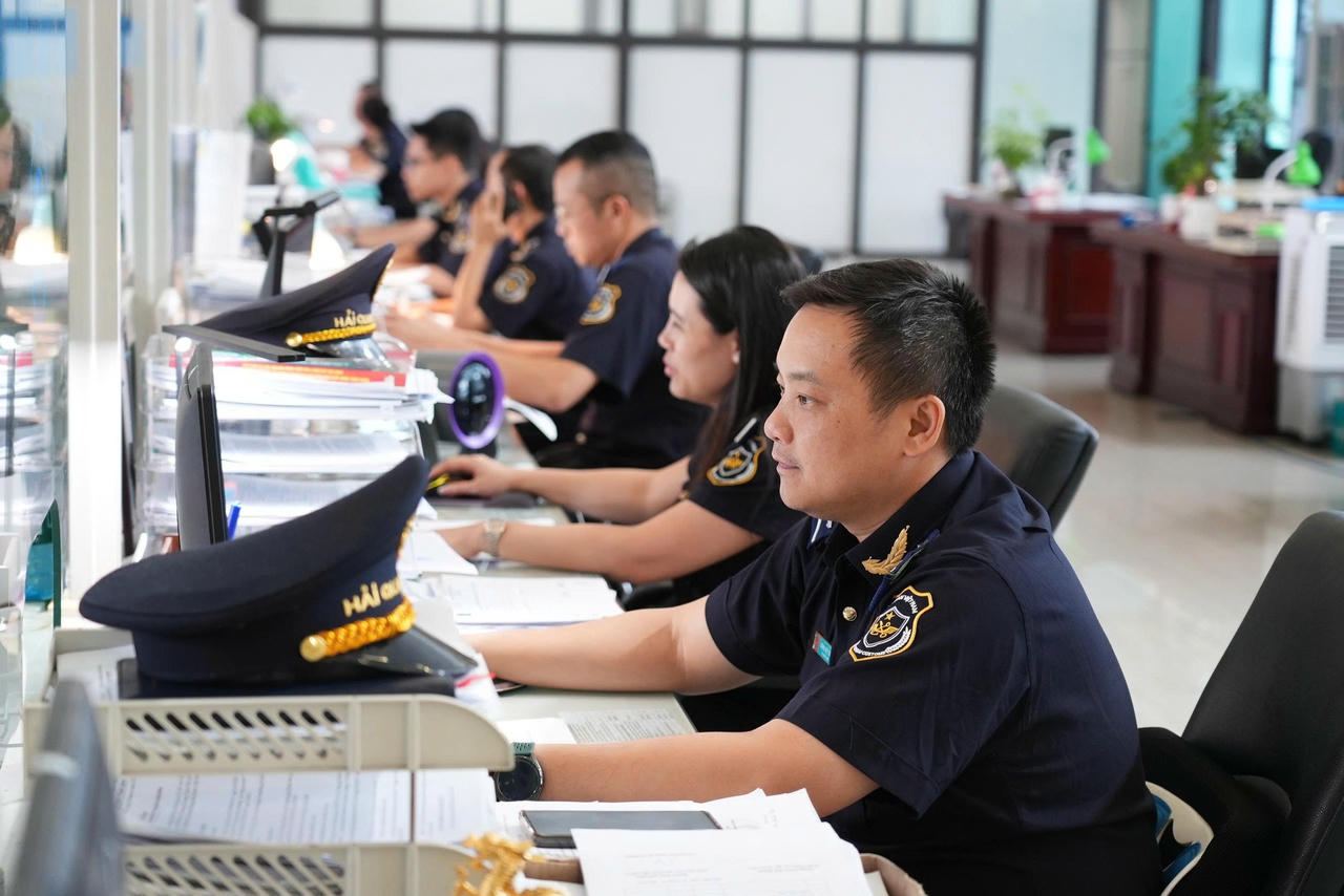 Đường dây nóng Cục Hải quan 19009299 tiếp nhận số cuộc gọi, email 'khủng'