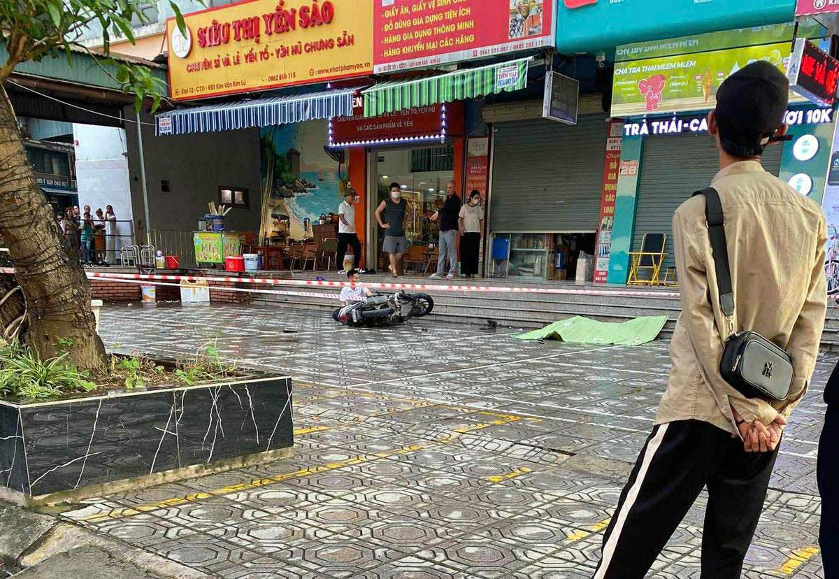 Hà Nội: Người phụ nữ rơi từ tầng cao chung cư ở phường Định Công