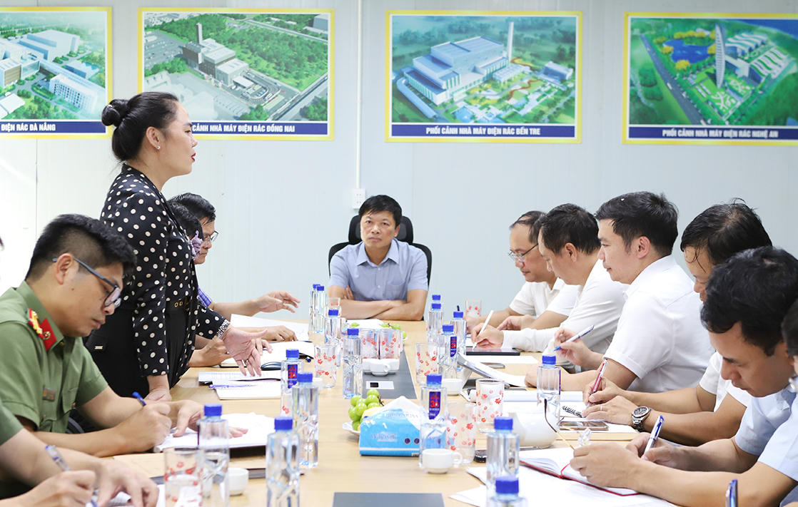 Quang cảnh buổi làm việc.