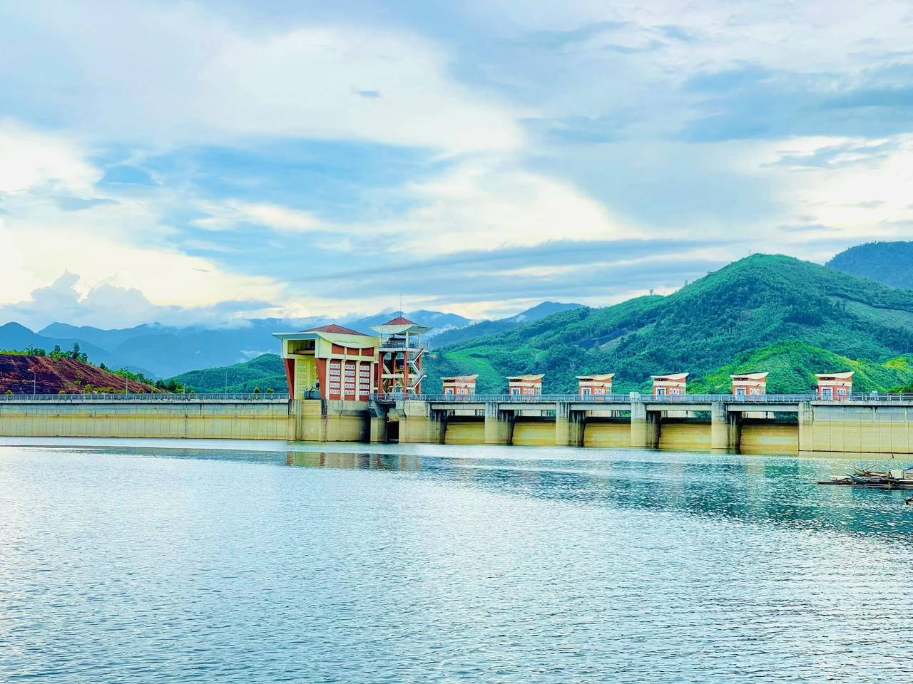 Vì nhiều nguyên nhân, quá trình triển khai các dự án năng lượng tại Quảng Ngãi còn nhiều trở ngại.