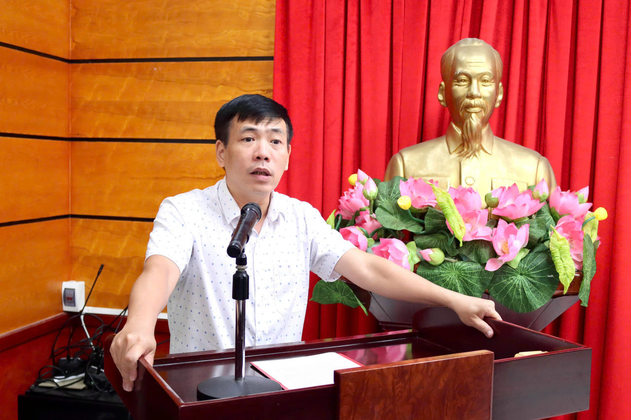 TS Hoàng Xuân Châu, Phó Hiệu trưởng Trường Đại học Luật Hà Nội phát biểu khai mạc.