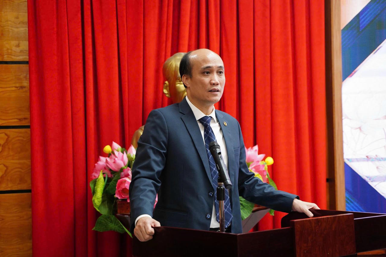 PGS.TS Tô Văn Hòa, Hiệu trưởng Trường Đại học Luật Hà Nội phát biểu tại buổi lễ.