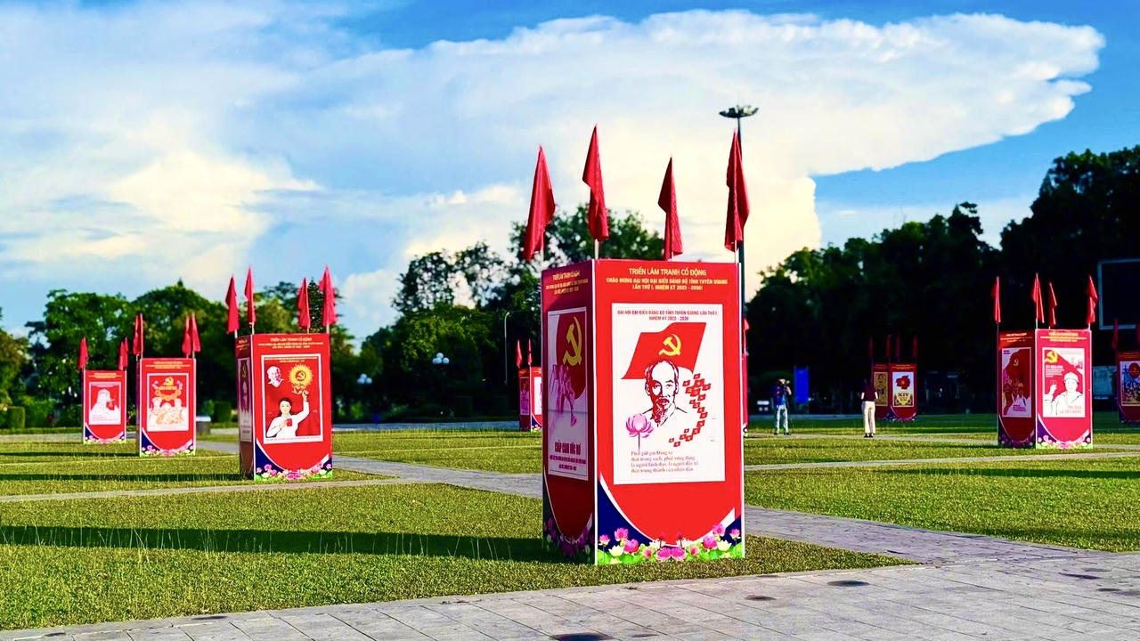 Khu vực Quảng trường Nguyễn Tất Thành được trang trí công phu, đẹp mắt (Ảnh: CTV)