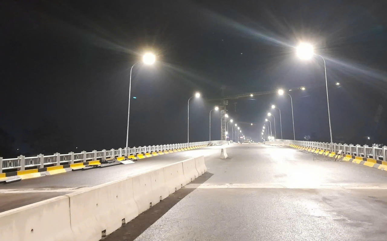 Các hạng mục chính của cầu Phong Châu mới đã cơ bản hoàn thành.