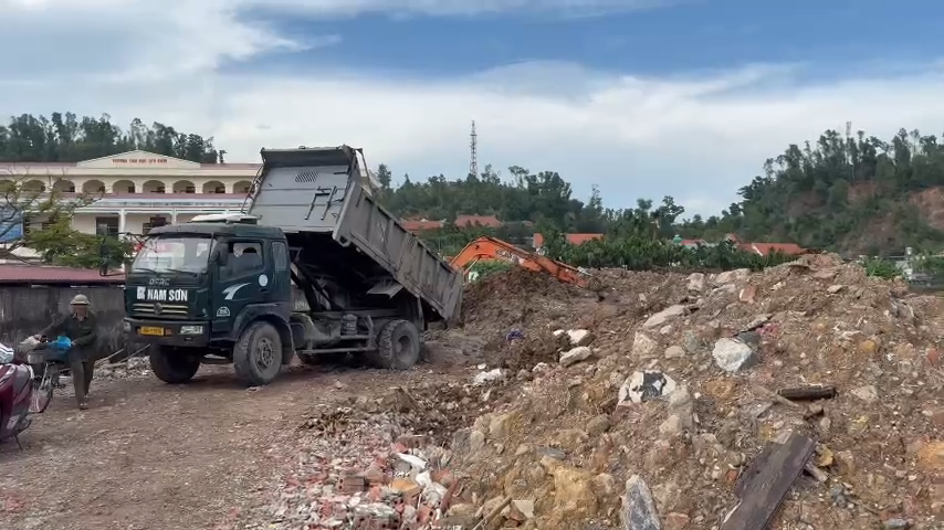 Hải Phòng phát hiện nhà thầu thi công đổ chất thải không đúng quy định