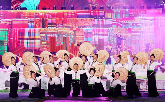 Chương trình nghệ thuật được dàn dựng công phu, hoành tráng.