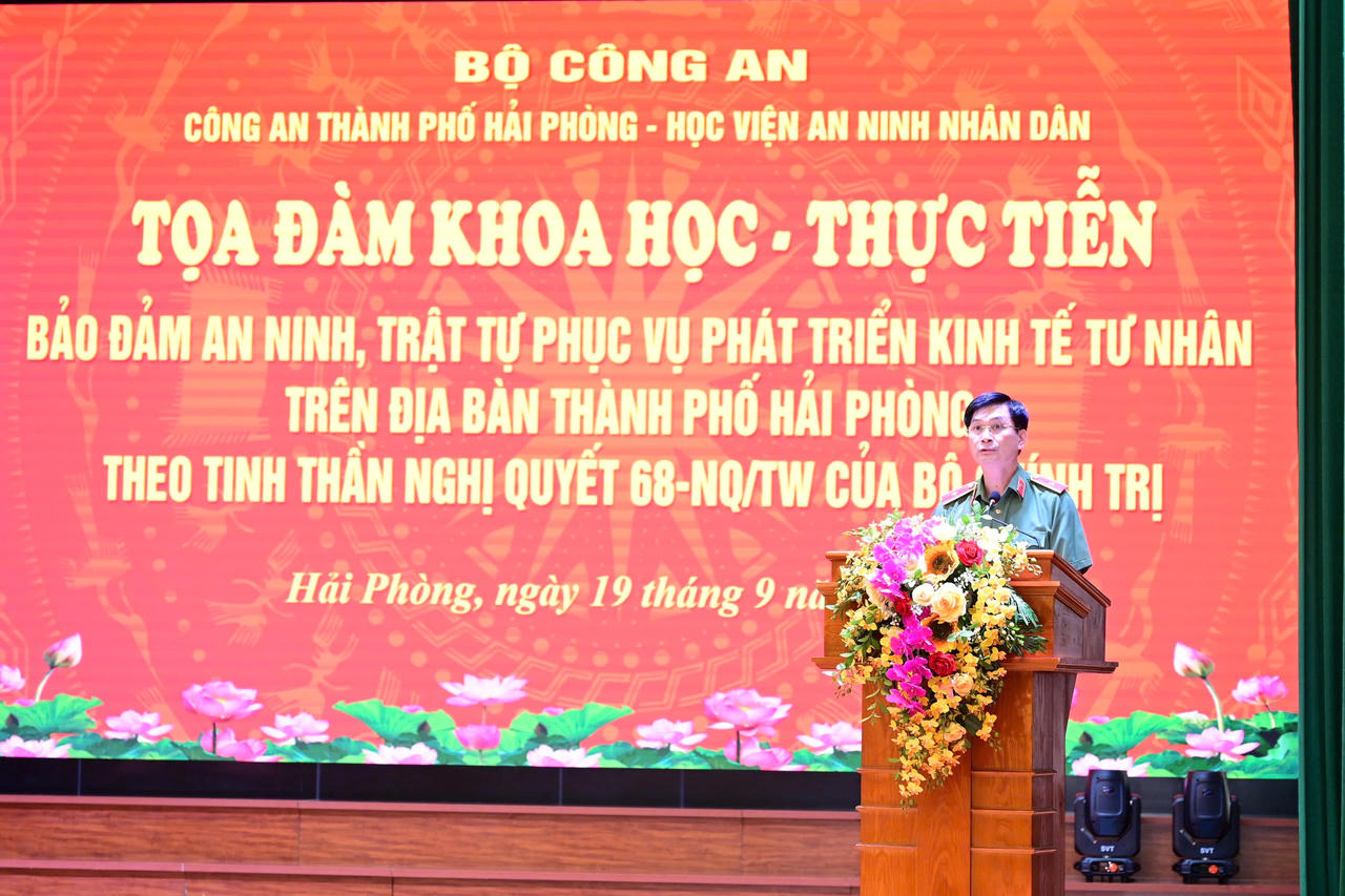 Thiếu tướng, PGS.TS Trịnh Ngọc Quyên - Giám đốc Học viện An ninh Nhân dân phát biểu khai mạc toạ đàm.