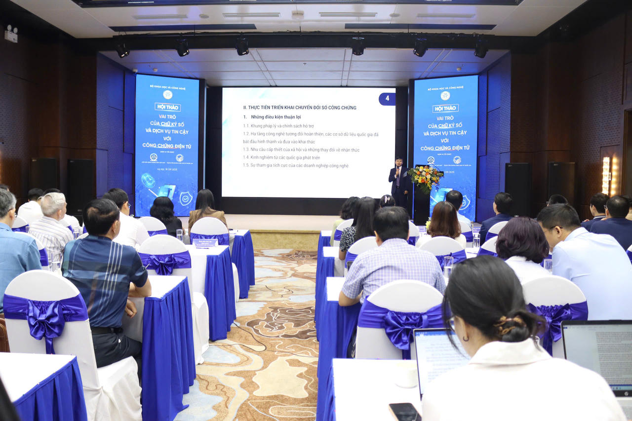 Tổng Thư ký Hiệp hội Công chứng viên Việt Nam Đào Duy An chia sẻ tại Hội thảo. (Ảnh: PV)