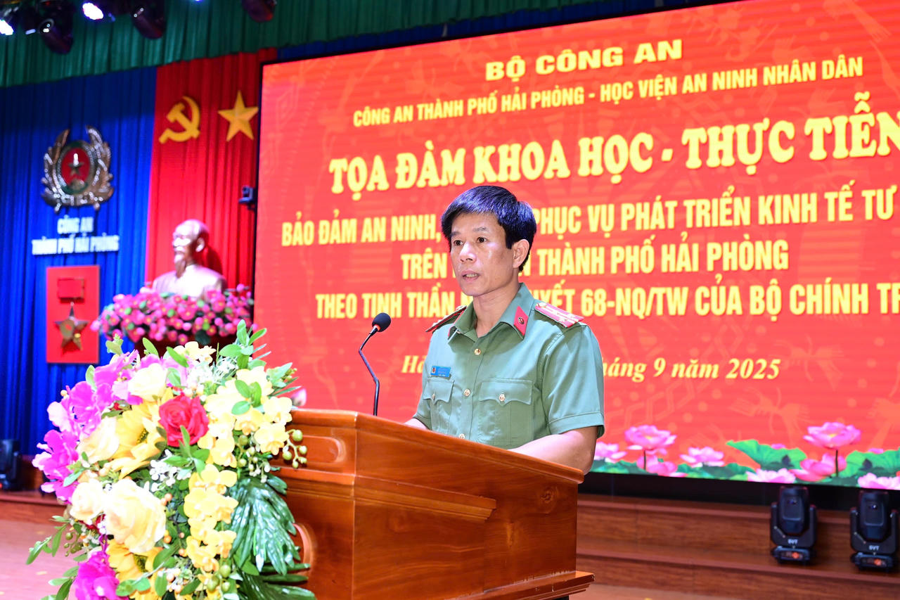 Thượng tá Vũ Xuân Bảo, Trưởng Phòng An ninh mạng và phòng chống tội phạm công nghệ cao CATP phát biểu ý kiến tham luận.