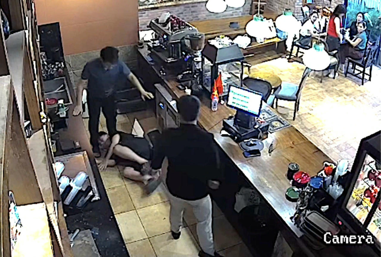 Nhân viên quán cà phê bị đánh do nhắc khách không hút thuốc: Hành vi côn đồ cần xử lý nghiêm