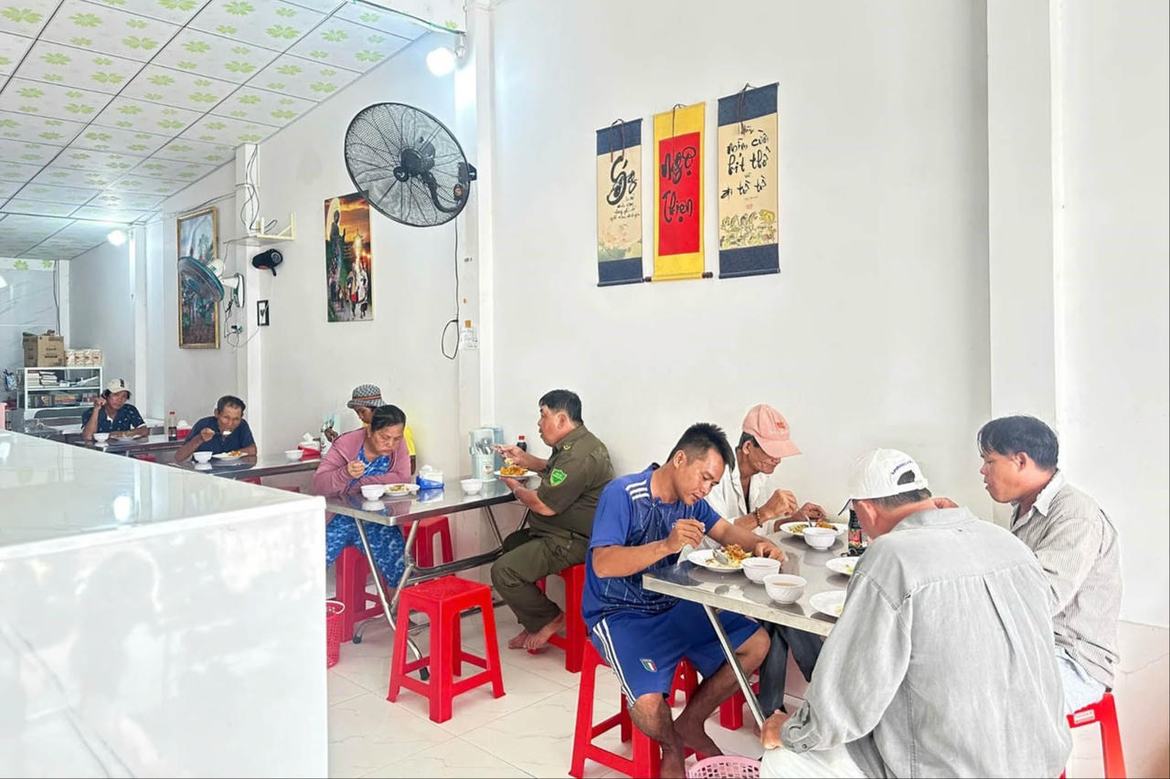 Ấm lòng quán ăn tình nghĩa