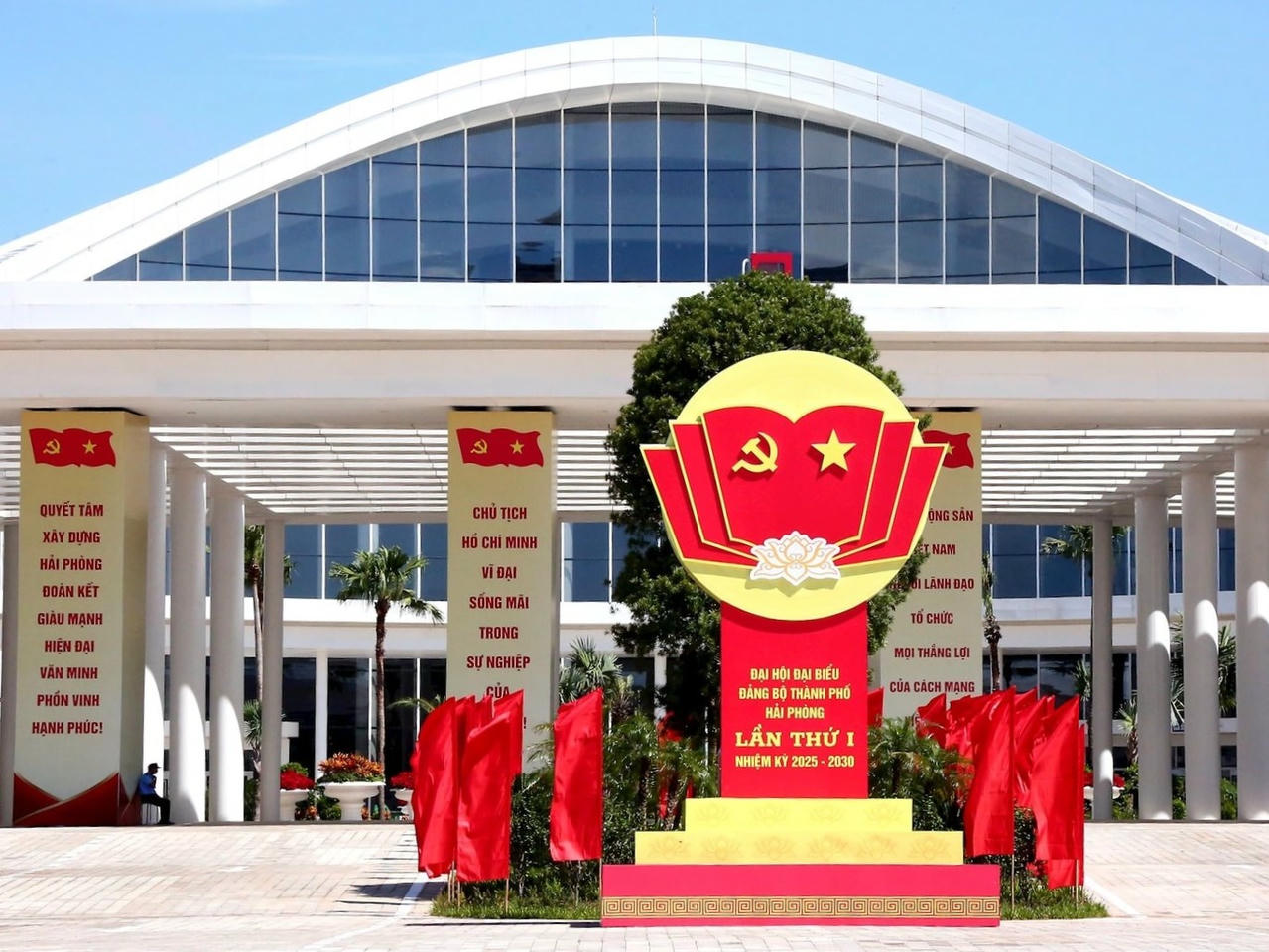 Hải Phòng rực rỡ cờ hoa chào mừng Đại hội Đảng bộ thành phố lần thứ I, nhiệm kỳ 2025 - 2030