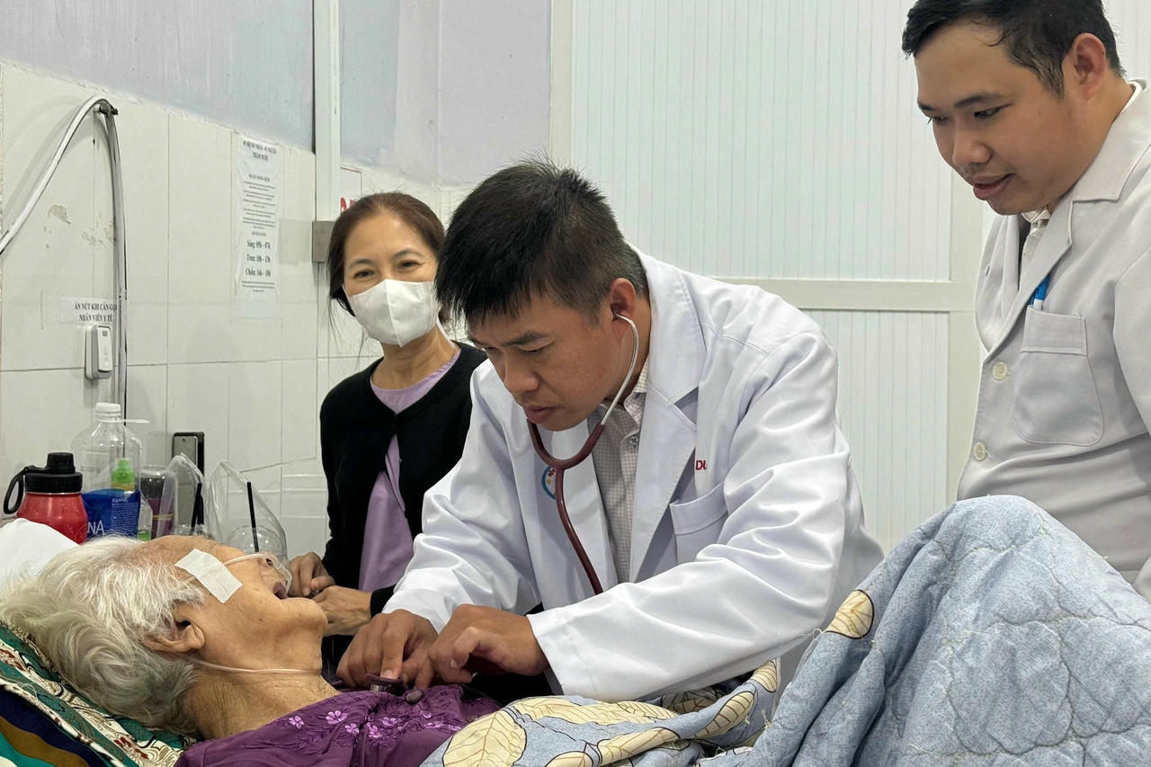 Bệnh viện Chợ Rẫy tăng cường chuyên gia, thiết bị y tế cho Trung tâm Y tế Phú Quốc