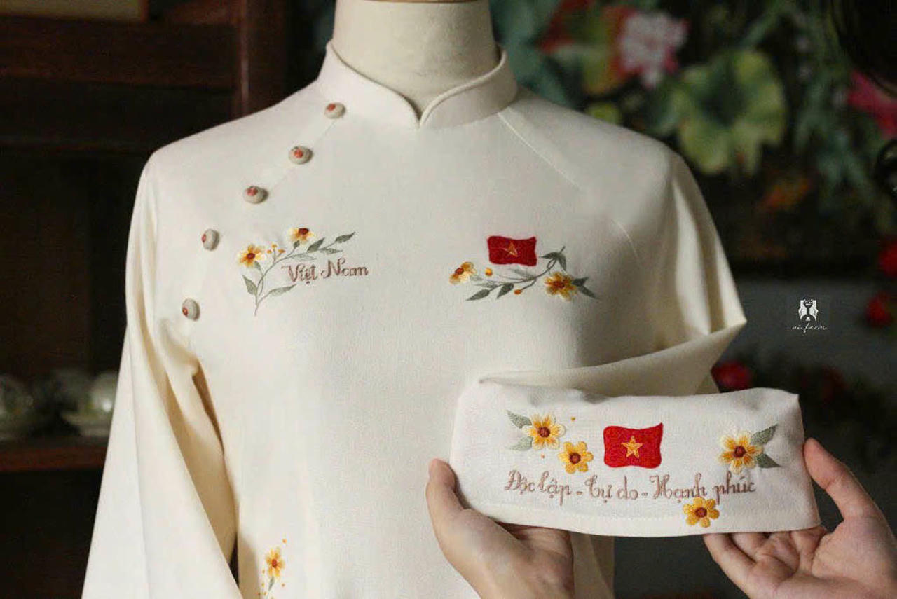 Mẫu áo dài mang đậm dấu ấn dân tộc. (Nguồn: Song Thi)