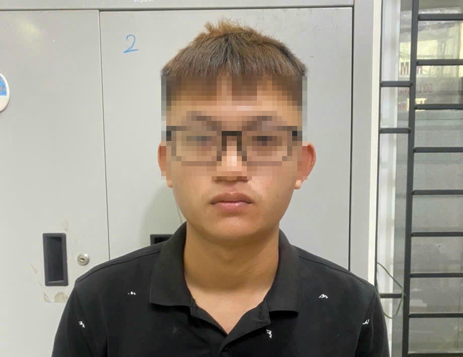 Vận động đối tượng truy nã đặc biệt nguy hiểm ra đầu thú