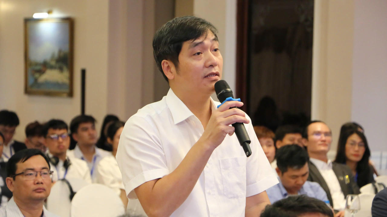 TS. Nguyễn Viết Giang - Trưởng Phòng Pháp luật kinh doanh thương mại và phát triển án lệ, Vụ Pháp chế và Quản lý Khoa học, Tòa án Nhân dân Tối cao phát biểu tại Hội thảo.