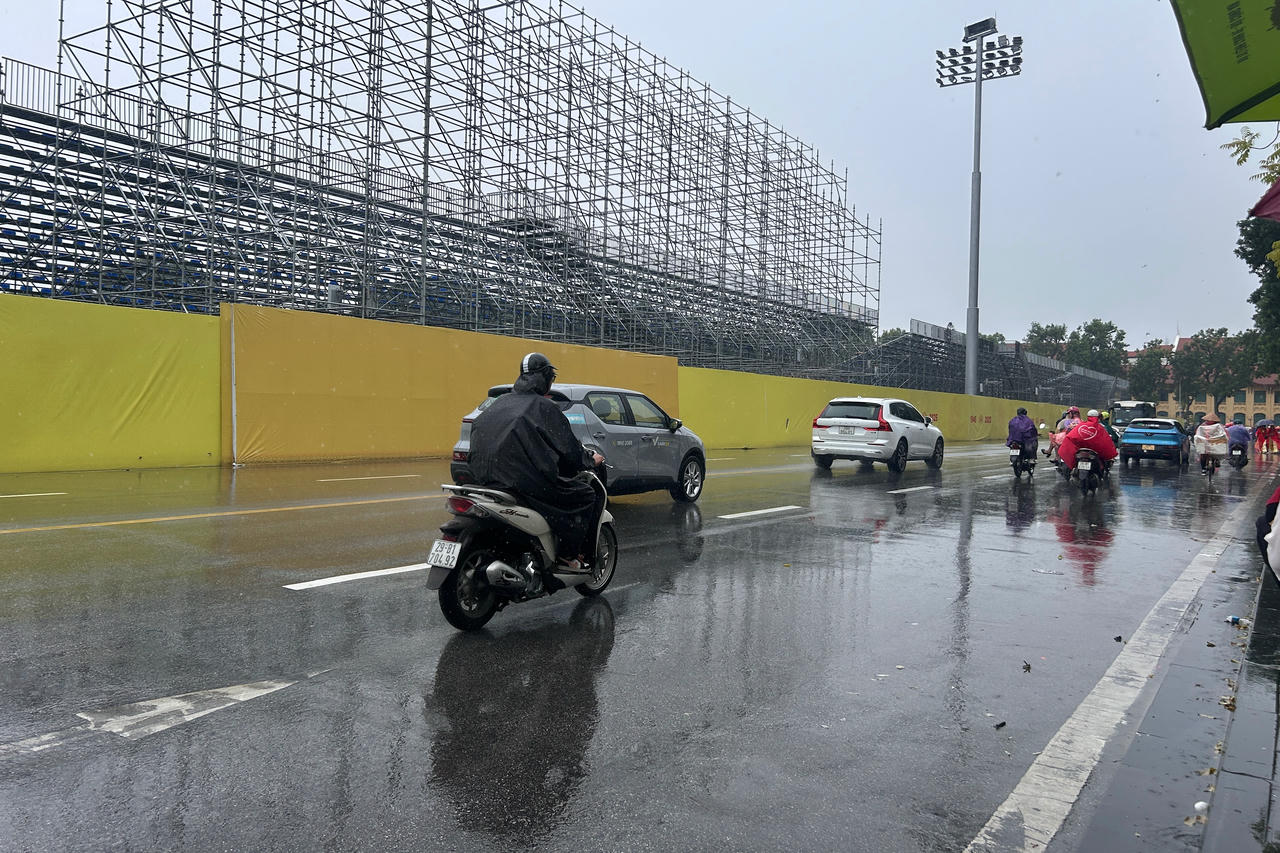 Thời tiết ngày 17/10: Mưa lớn kéo dài ở Trung Bộ