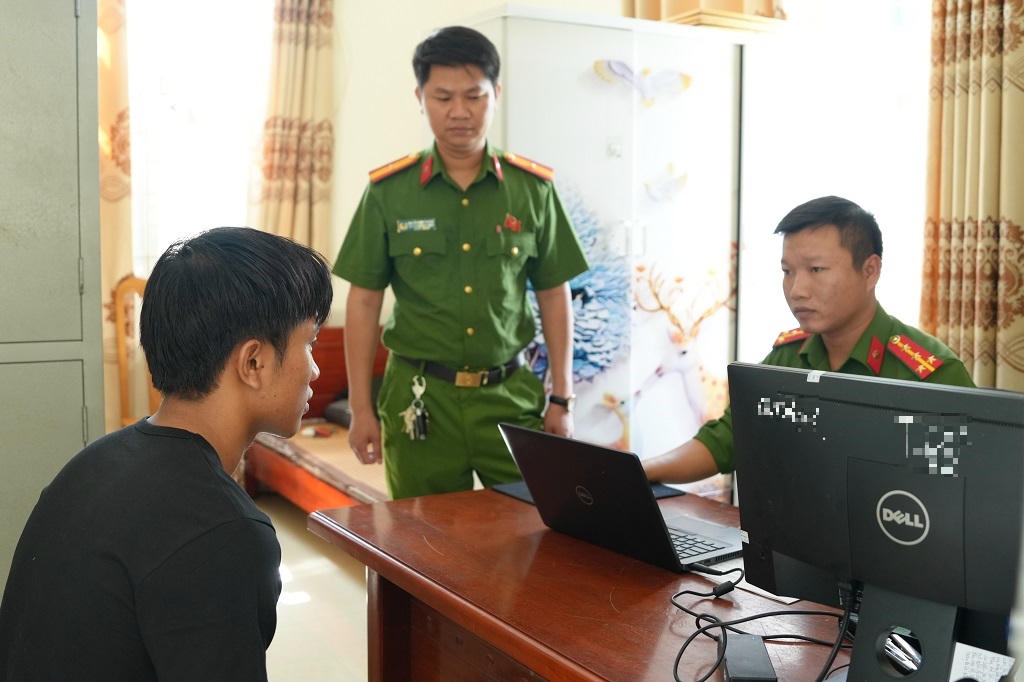 Nghệ An: Bắt giữ nhóm thanh, thiếu niên tháo biển số xe, mang theo hung khí, lạng lách, đánh võng trên đường