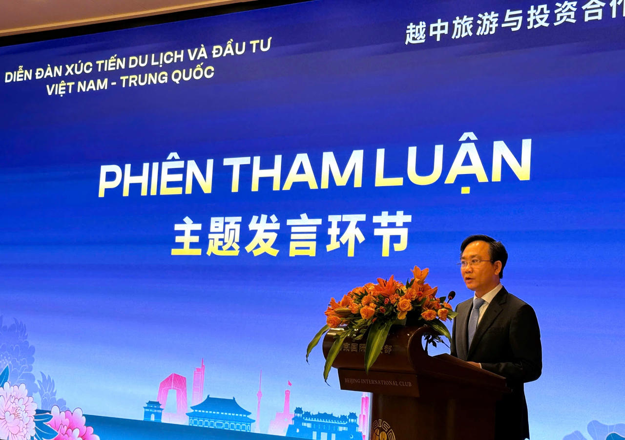 Phó Chủ tịch UBND tỉnh Quảng Trị Hoàng Xuân Tân phát biểu tại Diễn đàn xúc tiến du lịch và đầu tư Việt Nam - Trung Quốc ở Bắc Kinh.