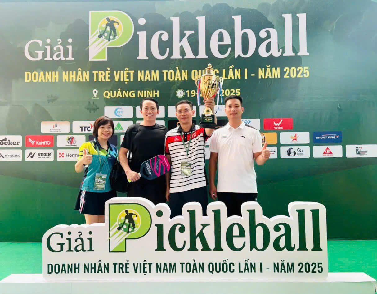 Giải Pickleball Doanh nhân trẻ Việt Nam được tổ chức tại phường Bãi Cháy (Quảng Ninh) đã thu hút trên 1.200 VĐV đến từ mọi miền đất nước và nước ngoài về tranh tài. Bên cạnh đó, khoảng 12.000 người đến xem và cổ vũ cho các VĐV thi đấu.