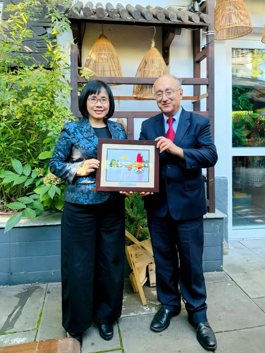 Thứ trưởng Đặng Hoàng Oanh gặp Tiến sỹ Ghawami, Chủ tịch Tổ chức Đại học Thế giới (WUS)