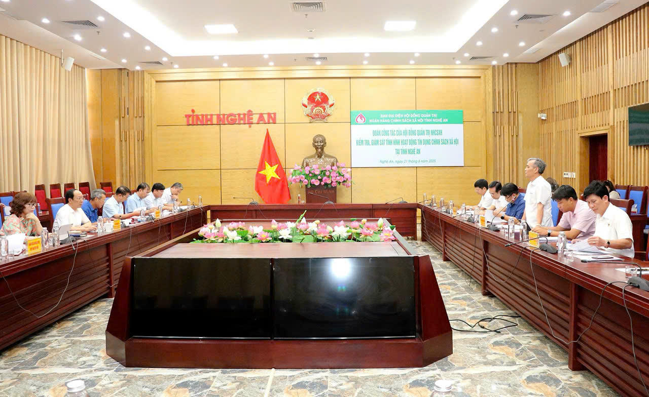 Ban đại diện HĐQT - NHCSXH tỉnh Nghệ An họp bàn thực hiện nhiệm vụ 4 tháng cuối năm 2025.Ảnh Phó giám đốc NHCsXH tỉnh Nghệ An.