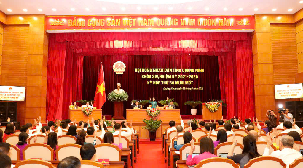 Thứ trưởng Bộ Tài chính Bùi Văn Khắng làm Chủ tịch UBND tỉnh Quảng Ninh